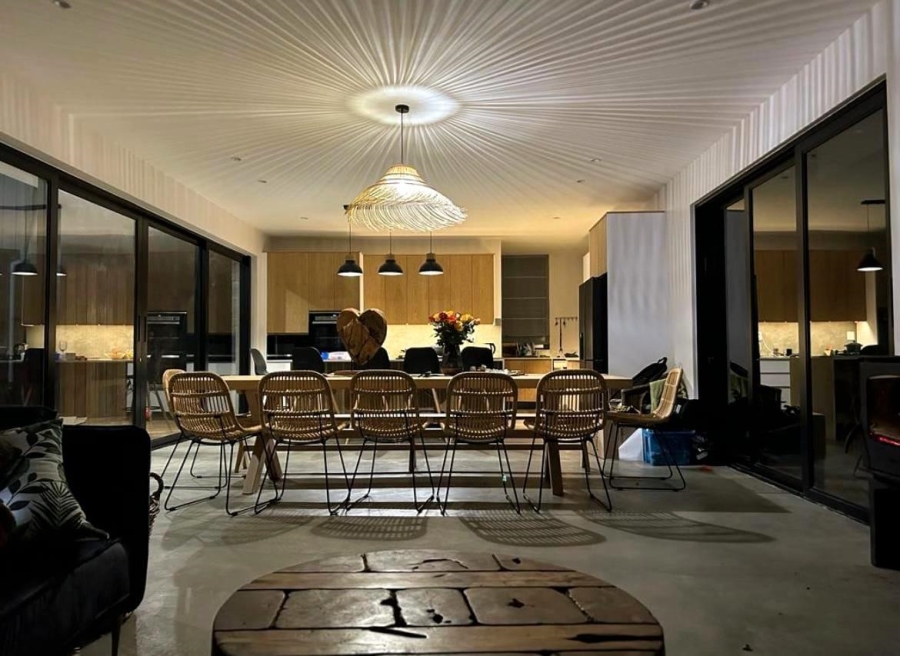 To Let 7 Bedroom Property for Rent in Wavecrest Eastern Cape